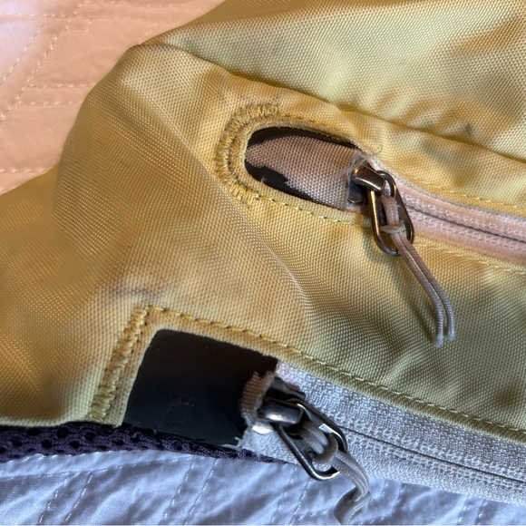 Patagonia Bag Atom 8L Yellow Sling Waist Snap Cross Body Backpack - Picture 4 of 9